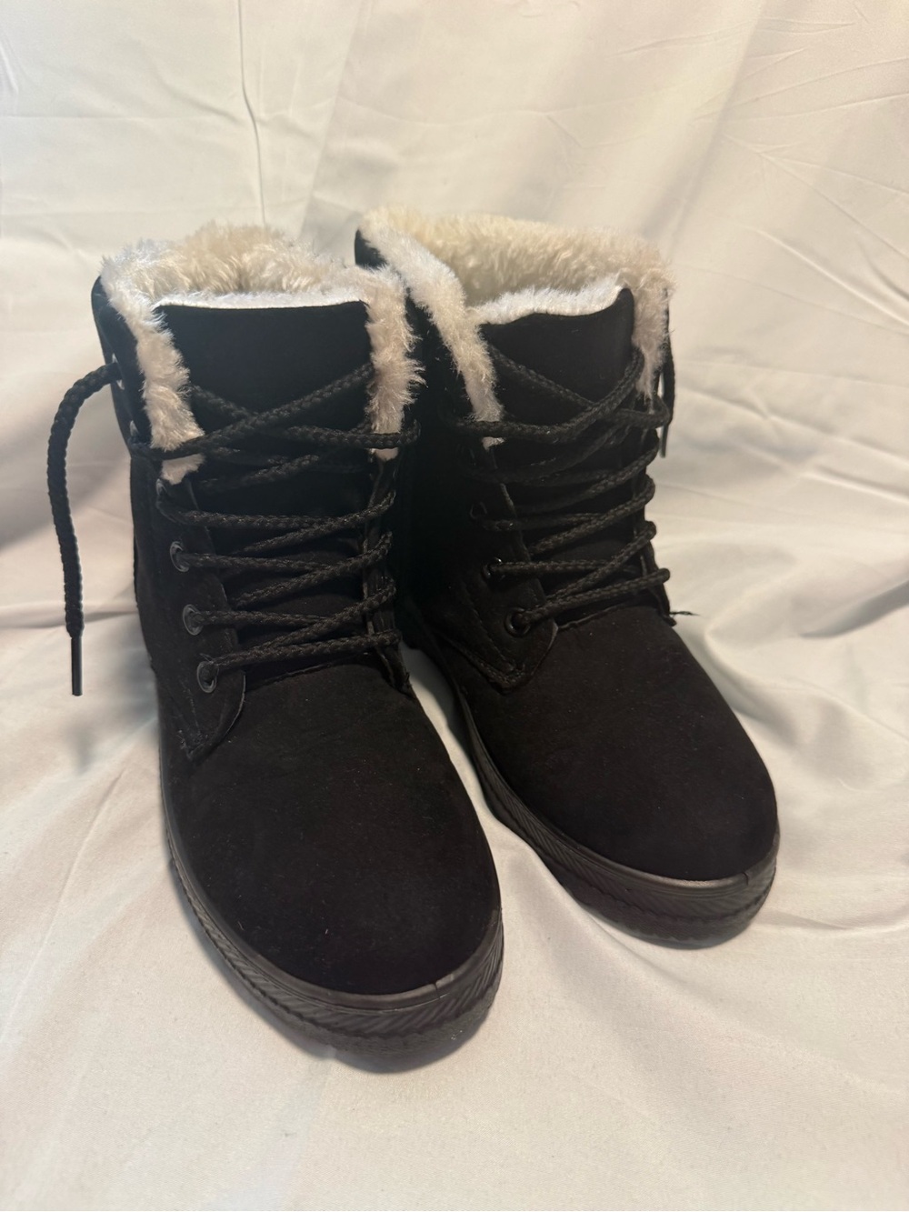 Women’s Black Faux Fur Lined Winter Lace-Up Boots Lightweight- Size 6 NWOT